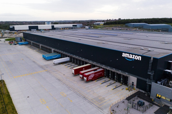 Amazon holds off on new logistics warehouses in Spain
