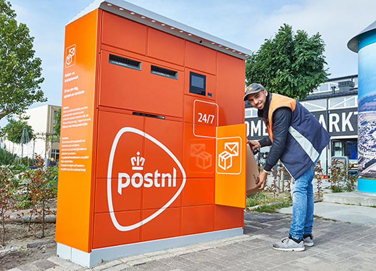 Dutch PostNL tests parcel lockers in Almere.